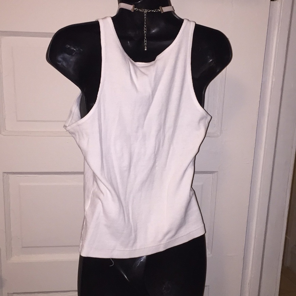 Not your basic tank top - Picture 3 of 4